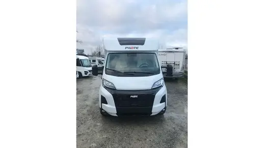 Pilote P720FC Automatik mit Queensbett (2026)